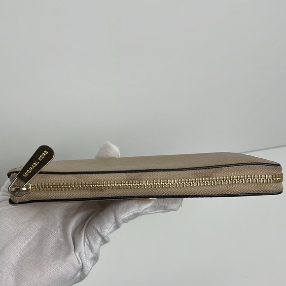 Michael Kors Wallet - Picture 15 of 17